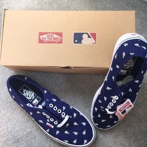 MENS Dodger Vans size 9.5 NEW!!!